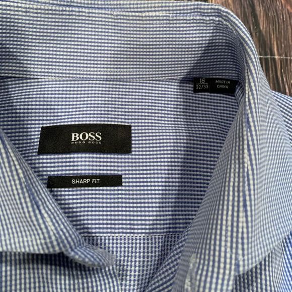 Hugo Boss LS shirt size 16 x 32/33
Excellent Pre-owned Condition - Picture 1 of 6